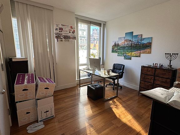 4th image of 250 E 53rd St APT 704