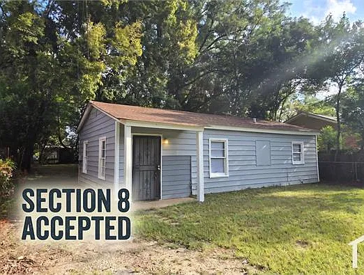 3 bed, 735 sqft, $825 — Photo 1
