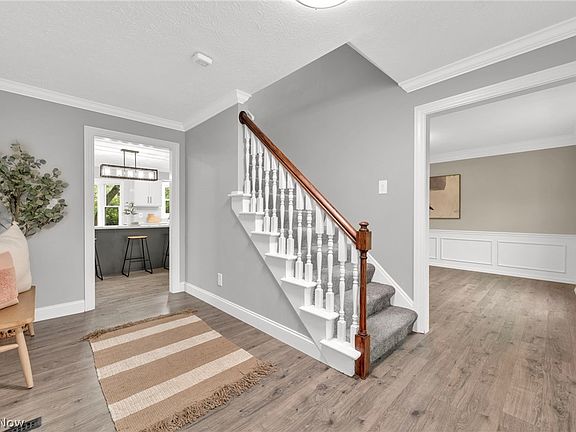 5th image of 4056 Lake Park Dr