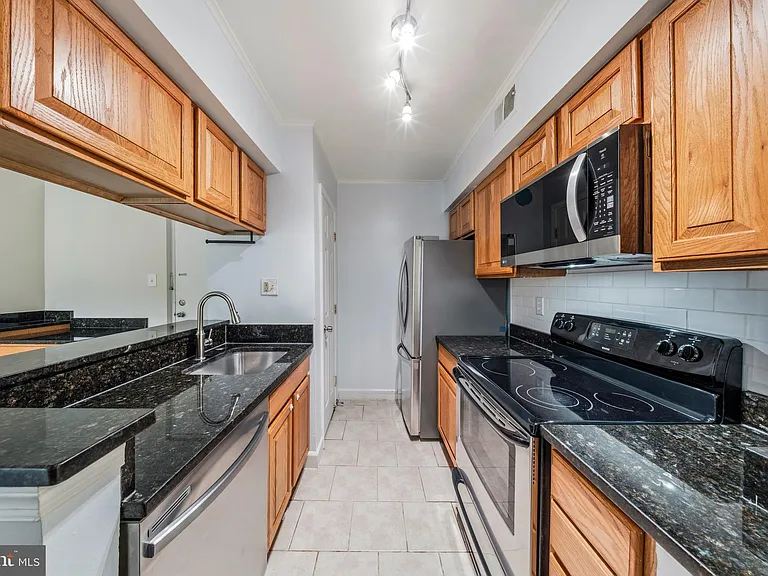 8511 Barrington Ct #S — Photo 15