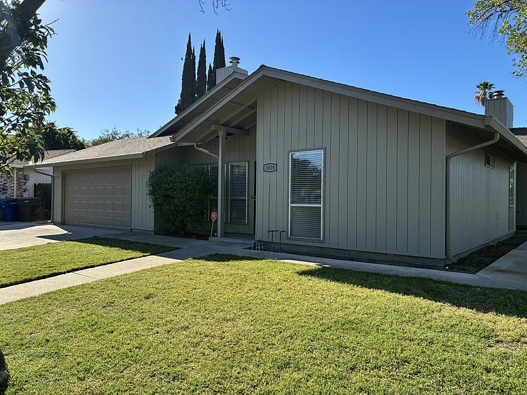 2028 Kruger Dr — Photo 2