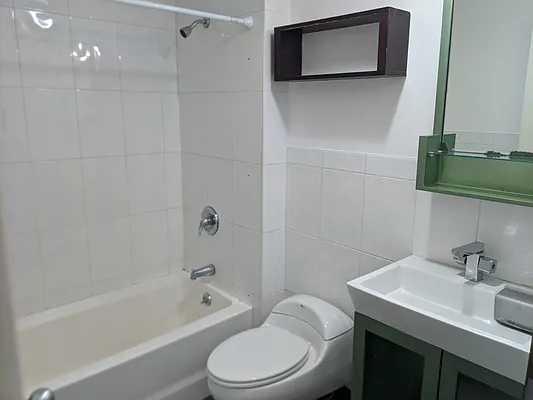 Rented by Cezanne Outlet LLC | media 12