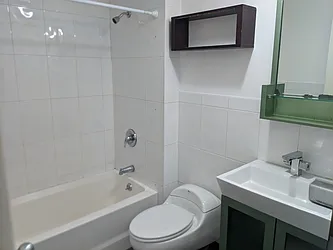 Rented by Cezanne Outlet LLC