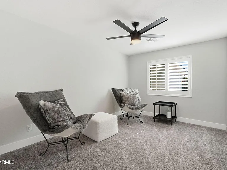 3041 E Elm St — Photo 23