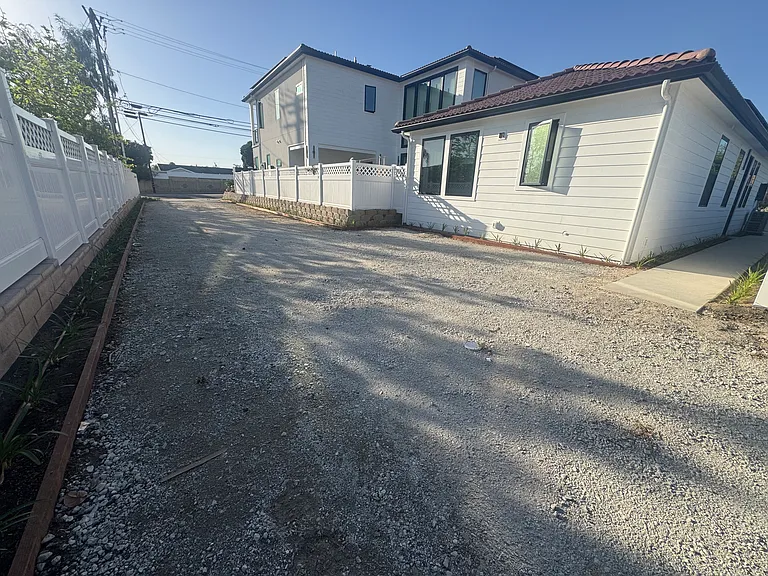 4670 Lakeview Ave — Photo 19