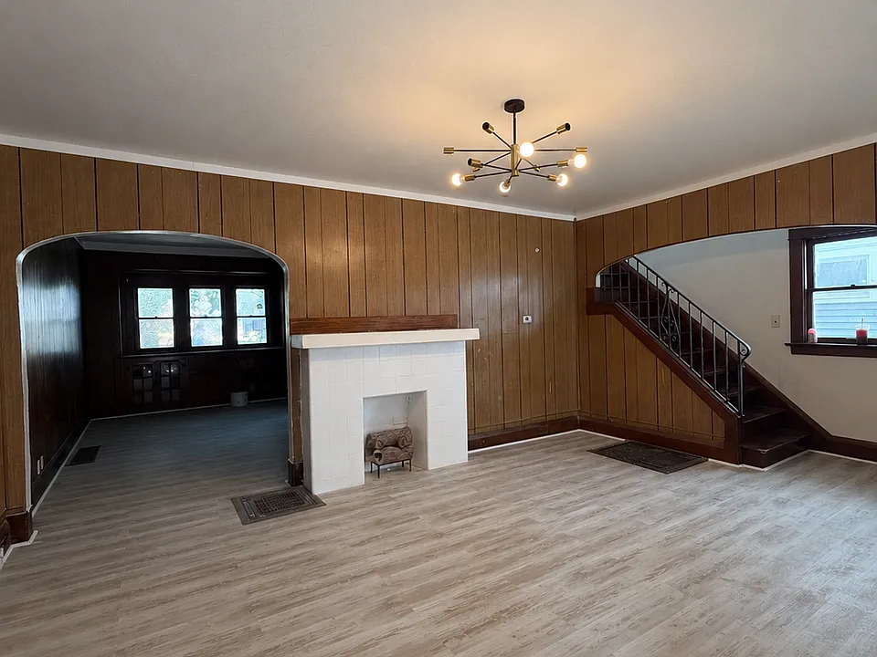 3337 Parkwood Ave