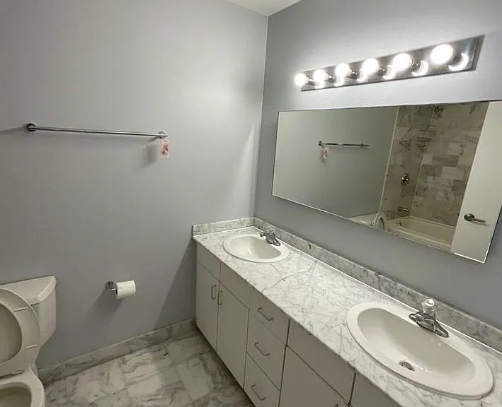 5 N Wabash Ave #1401 — Photo 27