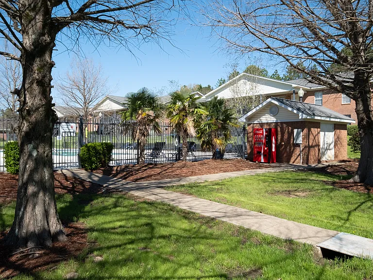 Regal Pointe Apartment Homes — Photo 27
