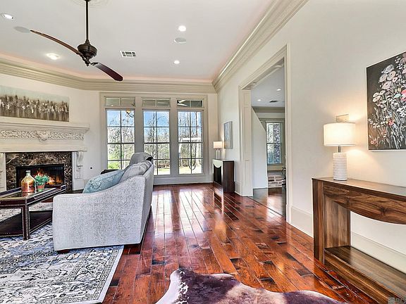 5th image of 3527 Millbrook Dr