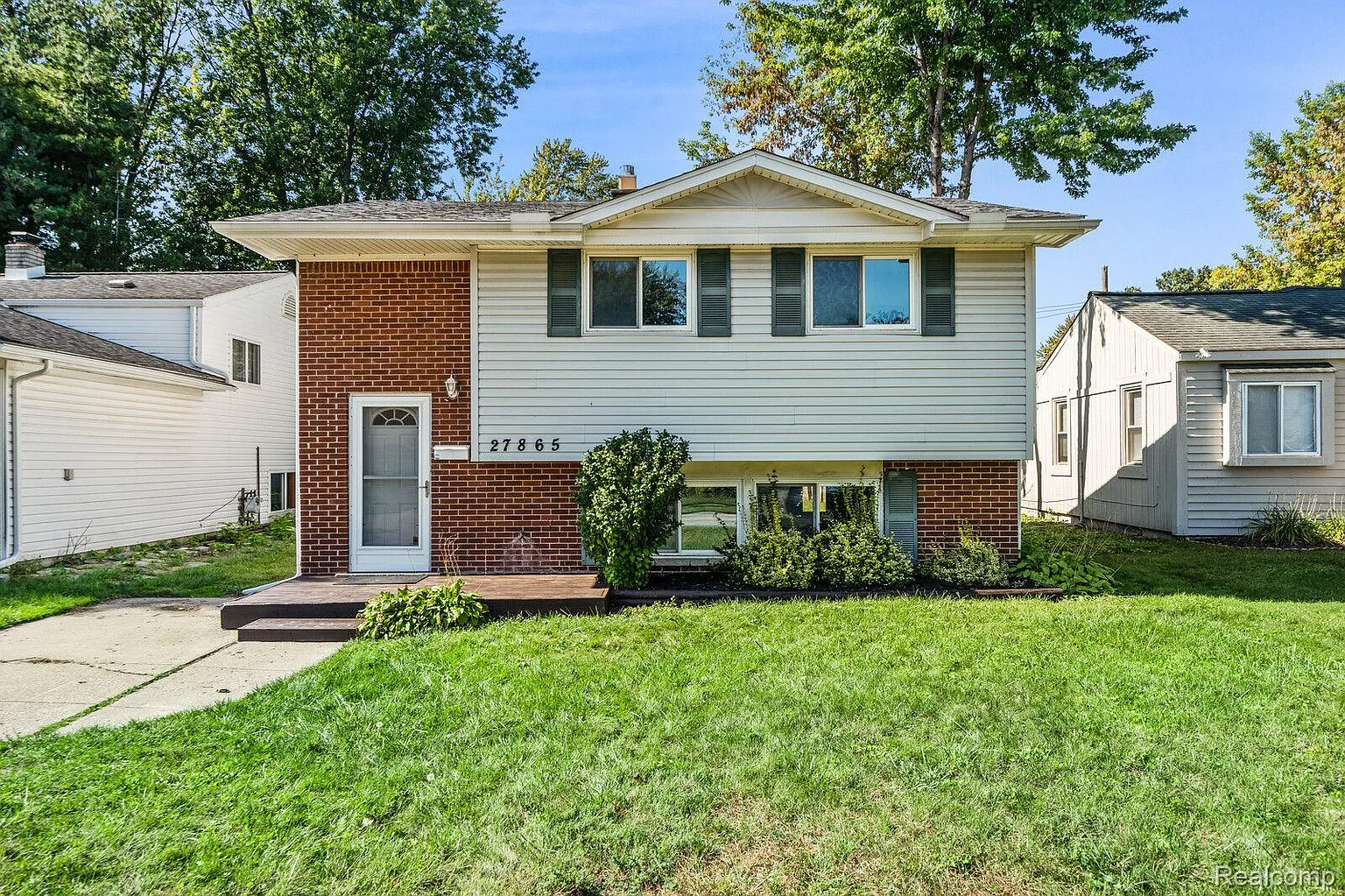 27865 Barrington St photo 1