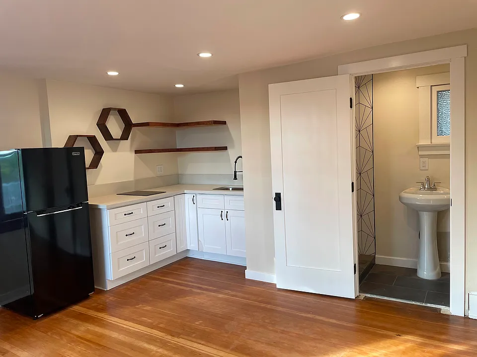 735 E Sunrise Blvd #1
