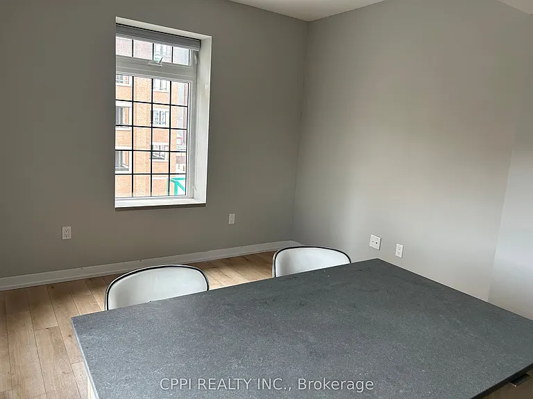 70 King St E #413 — Photo 5