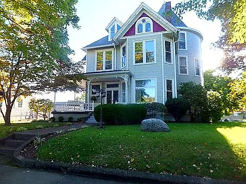 1908 S 6th St photo 1