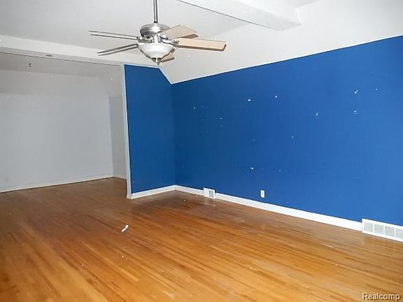 4th image of 15210 Anne Ave