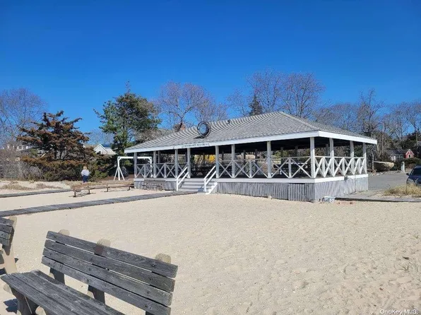 823 Noyack Road, Southampton, NY 11968