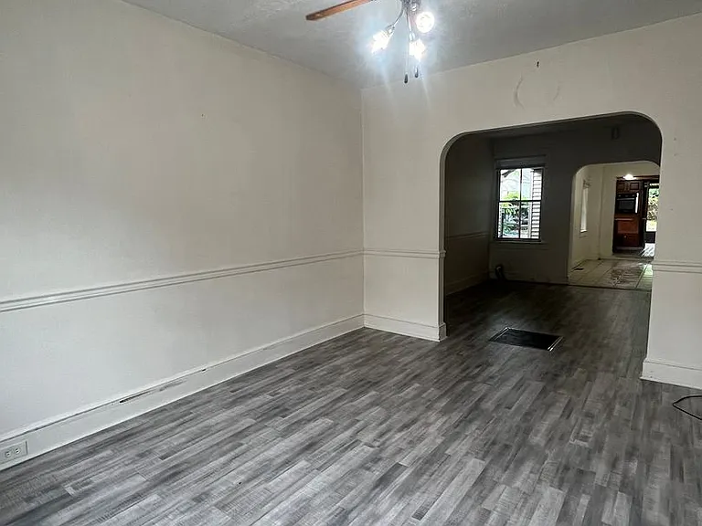 318 S 3rd St — Photo 2