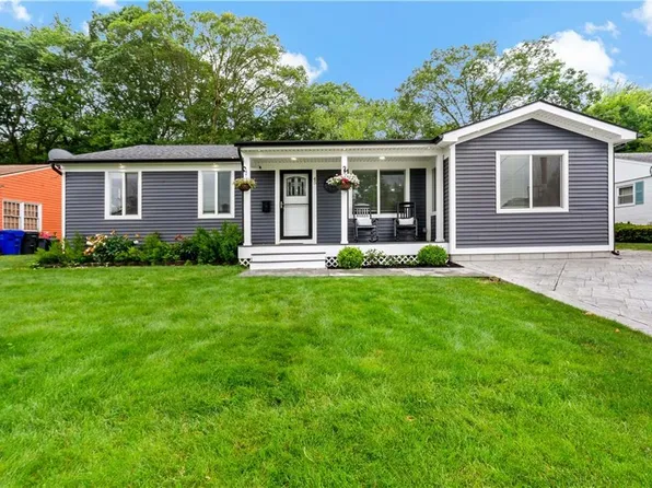45 Ferncrest Dr E, Riverside, RI 02915