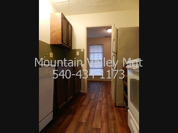 5th image of 10 Holly Ct APT B