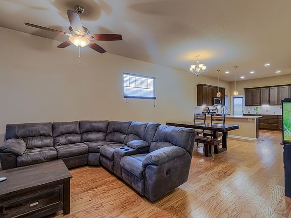 B3 - Living Room 3.jpg