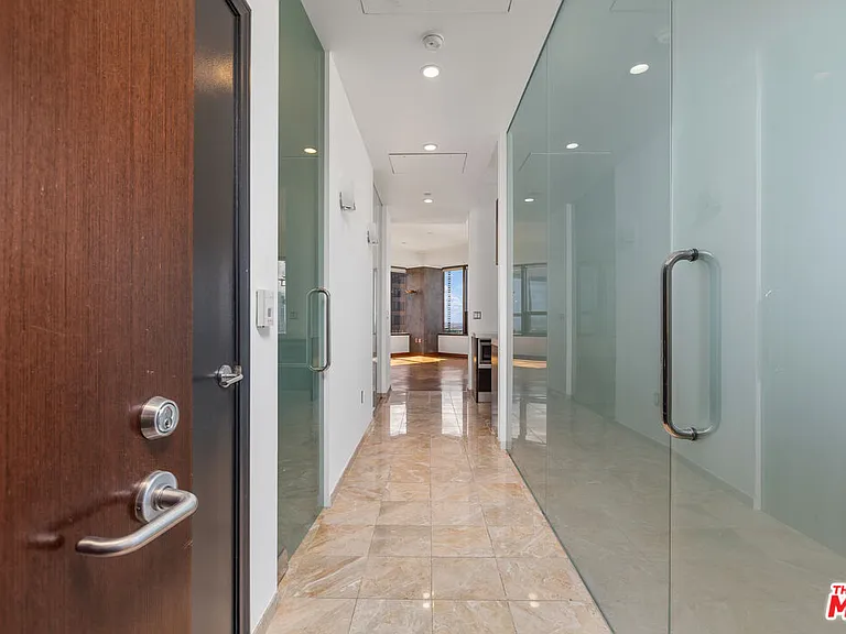 1100 Wilshire Blvd #2911 — Photo 2