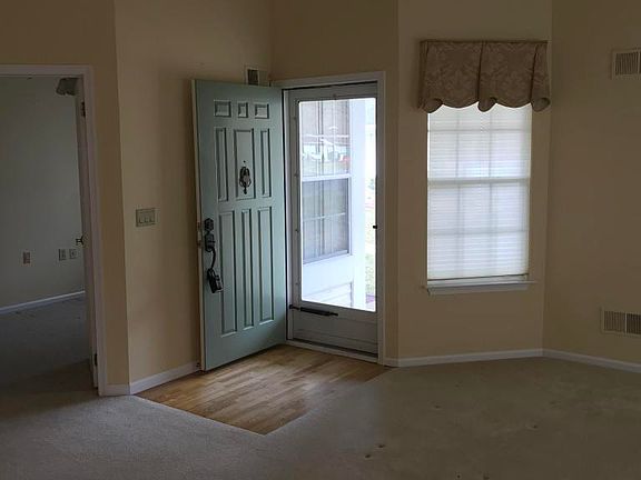 3rd image of 908B Stratford Ct