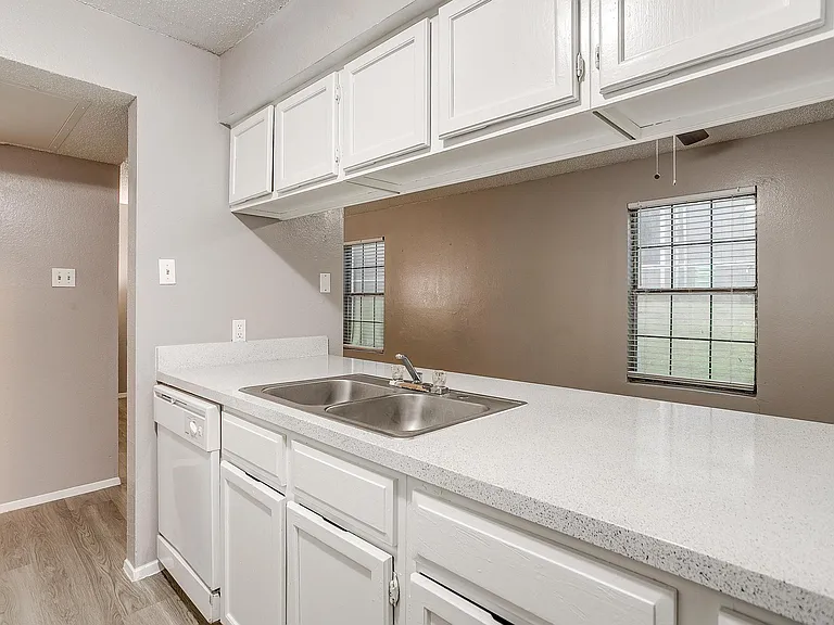 River Ranch Apartments — Photo 17