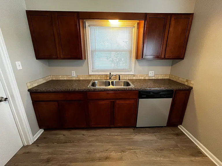 418 W Lakewood Blvd — Photo 4