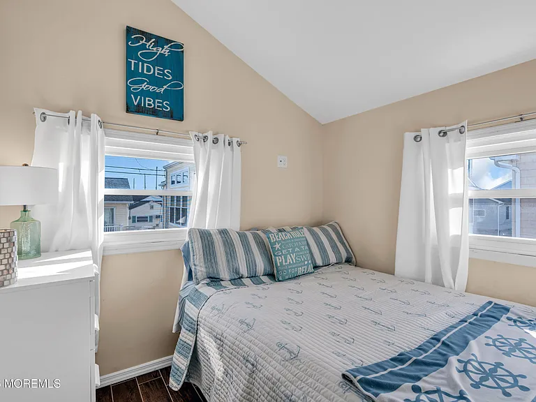 112 W Tide Way — Photo 11