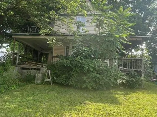 414 Emory St, Harriman, TN 37748
