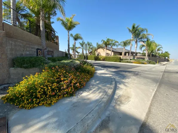 10558 Titanium Ave, Taft, CA 93268