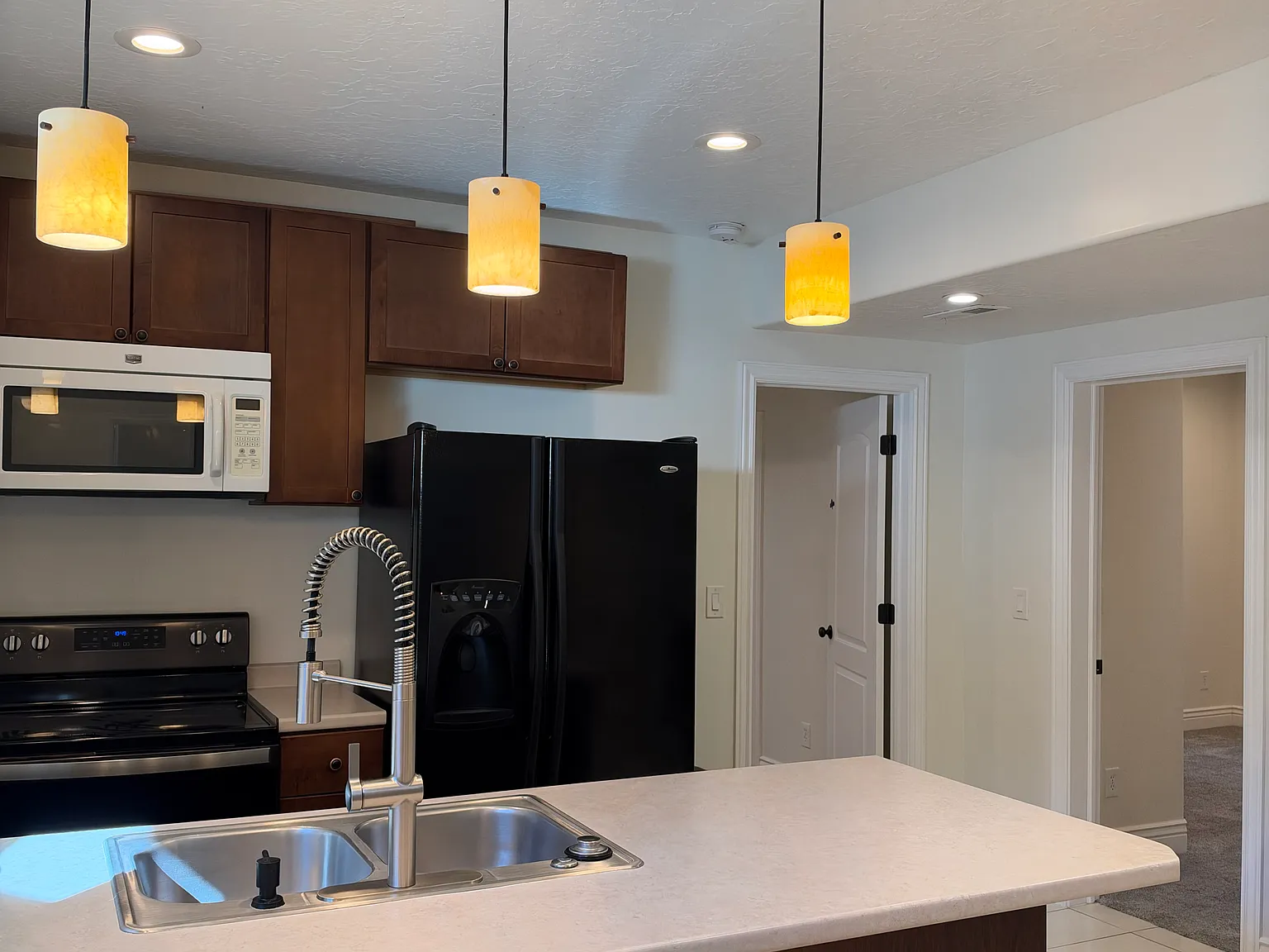 3 bed, 1300 sqft, $770 — Photo 3