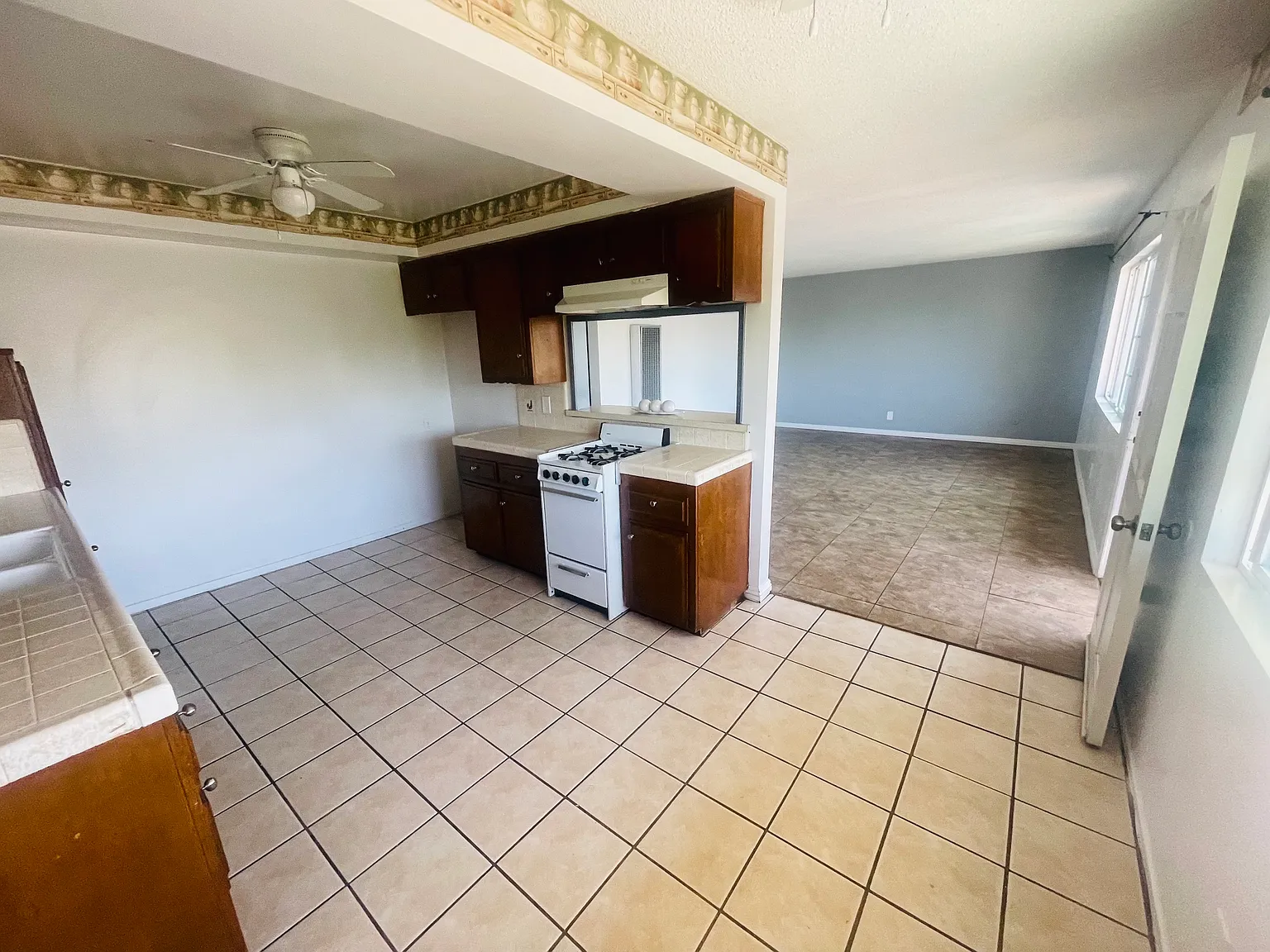 2 bed, 750 sqft, $2,275 — Photo 4