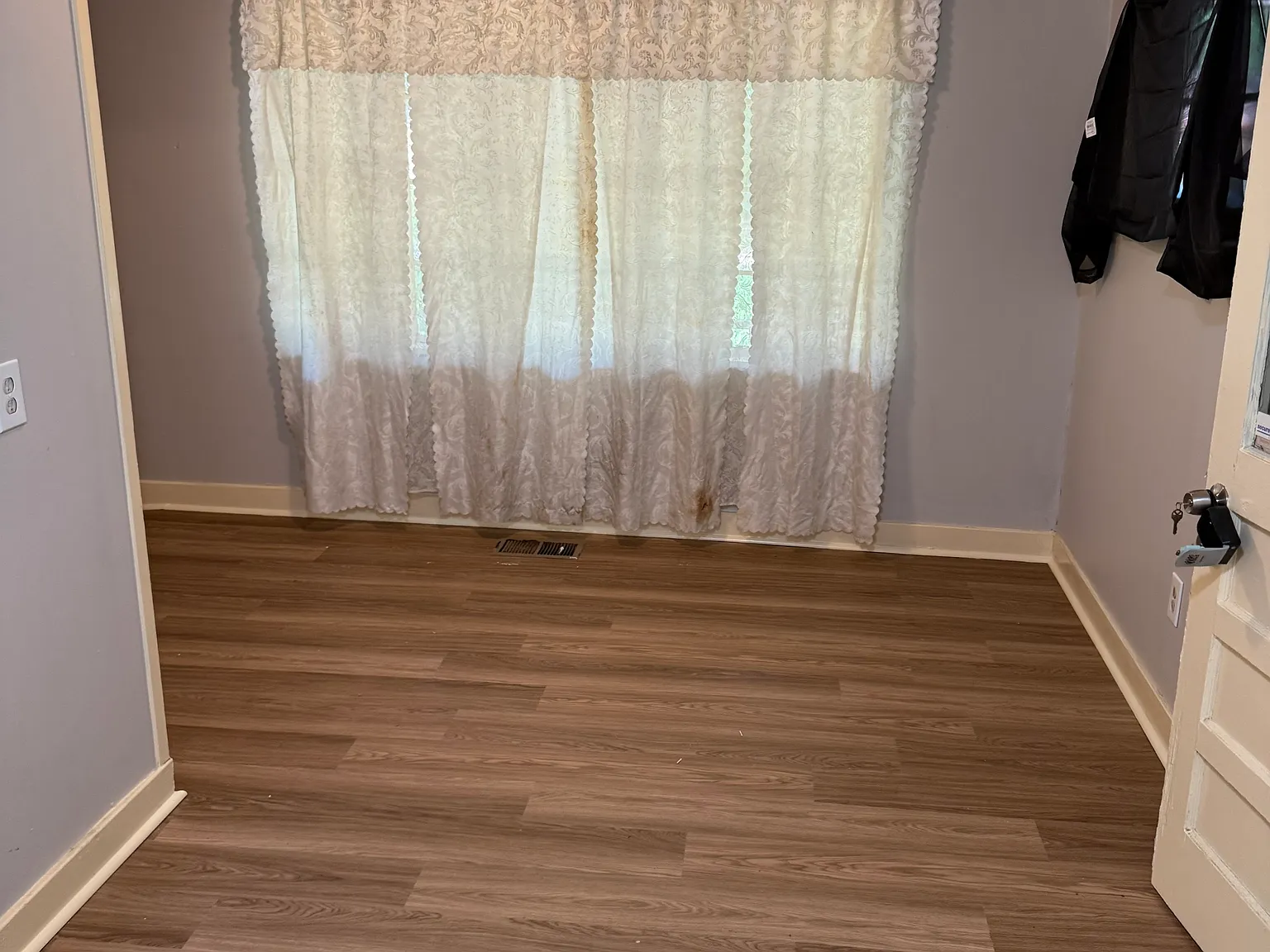 4 bed, 1500 sqft, $1,100 — Photo 3