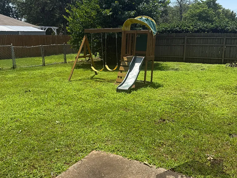 1607 Harding Ave — Photo 16