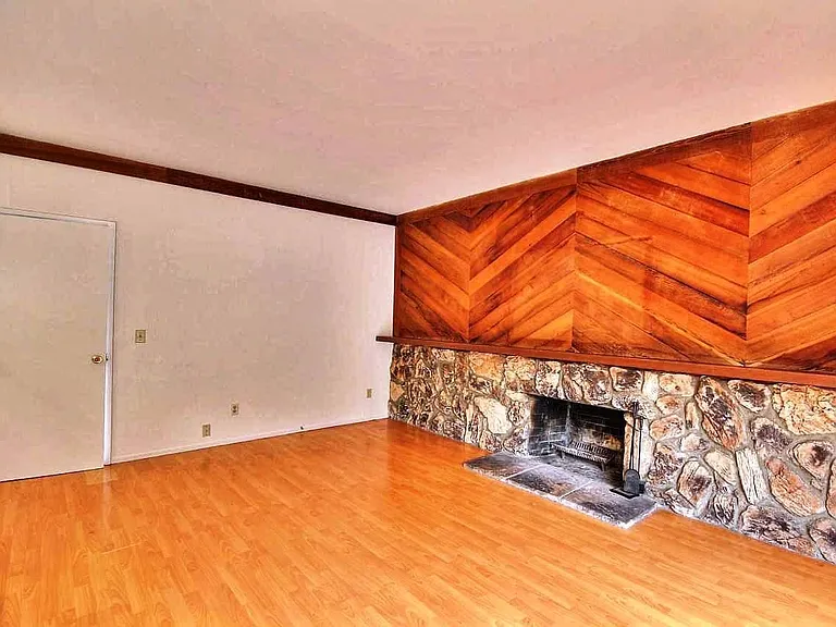 221 San Marin Dr — Photo 9