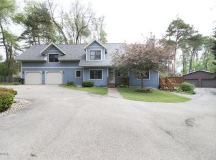 17000 Eleven Mile Rd, Battle Creek, MI 49014