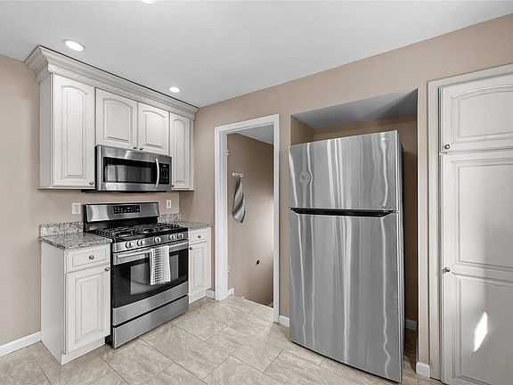 5th image of 9133 Southview Ln
