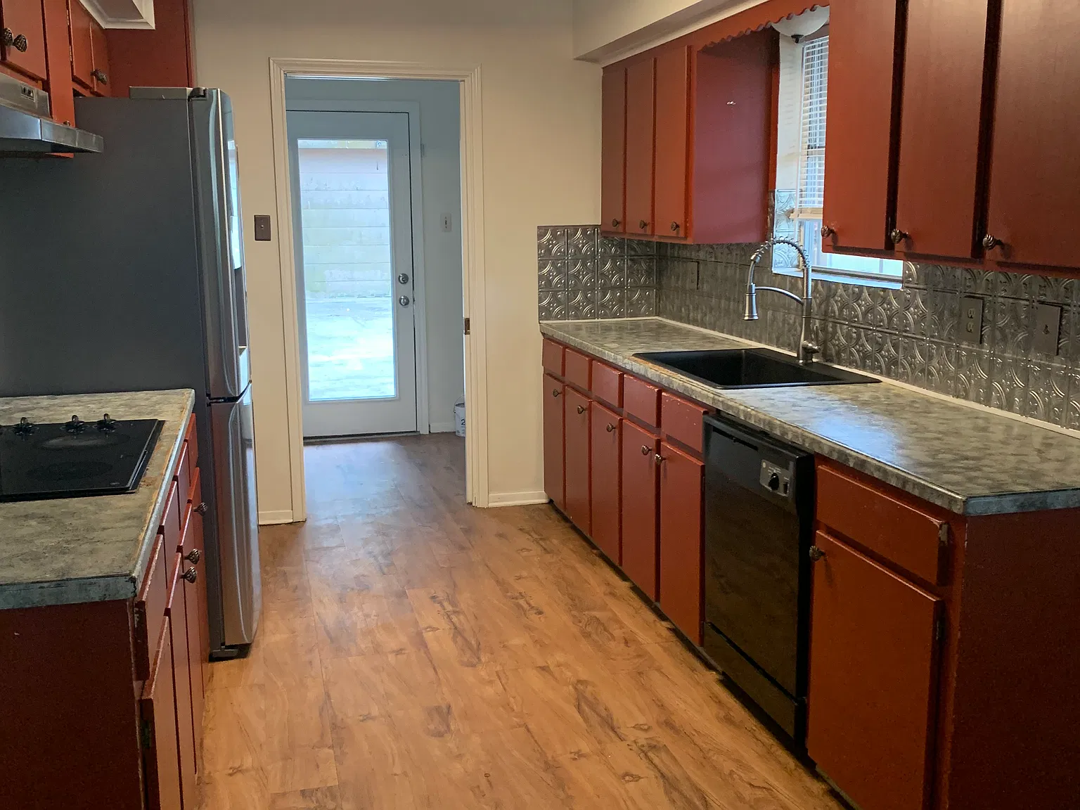 3 bed, 1995 sqft, $2,300 — Photo 1
