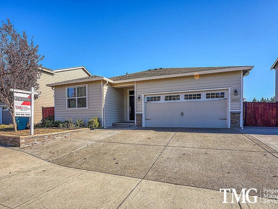 9203 NE 165th Ave