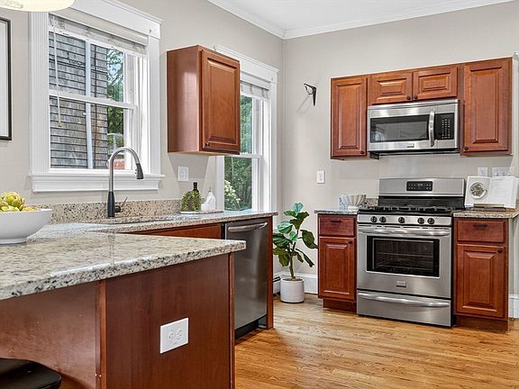 5th image of 78 Hutchings St #1