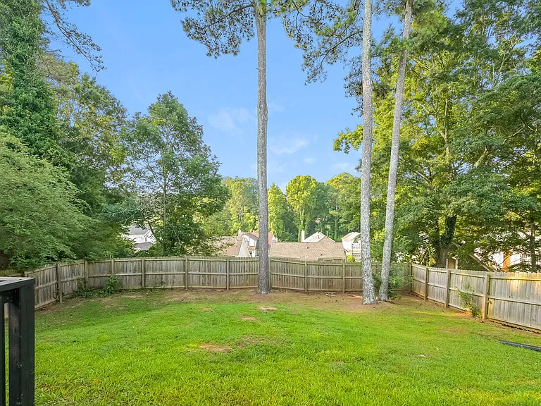 2104 Watercrest Cir — Photo 17