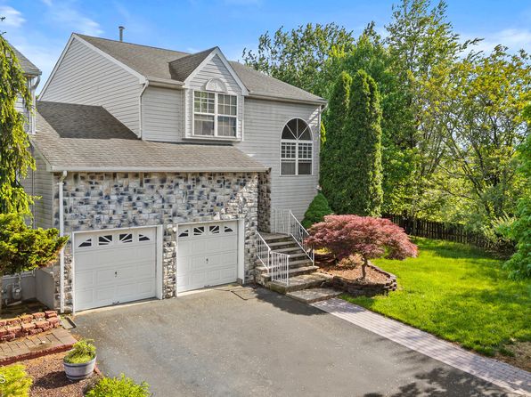 74 Kingfisher Court, Marlboro, NJ 07746