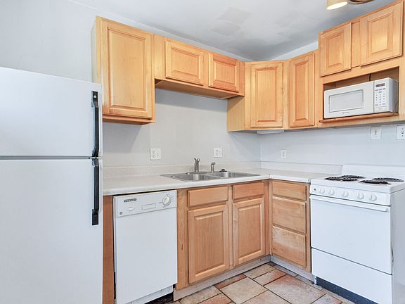 3rd image of 1524 Jasmine St APT 4