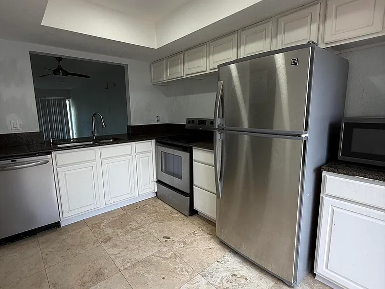 9640 NW 65th St #D10 — Photo 2