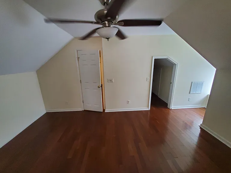 2225 Whitaker St — Photo 4
