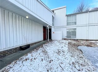 7 Sutton Pl #7, Cleveland, OH 44120