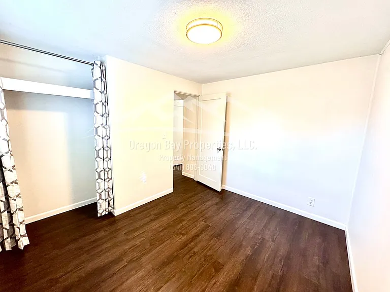 270 S Morrison St — Photo 14