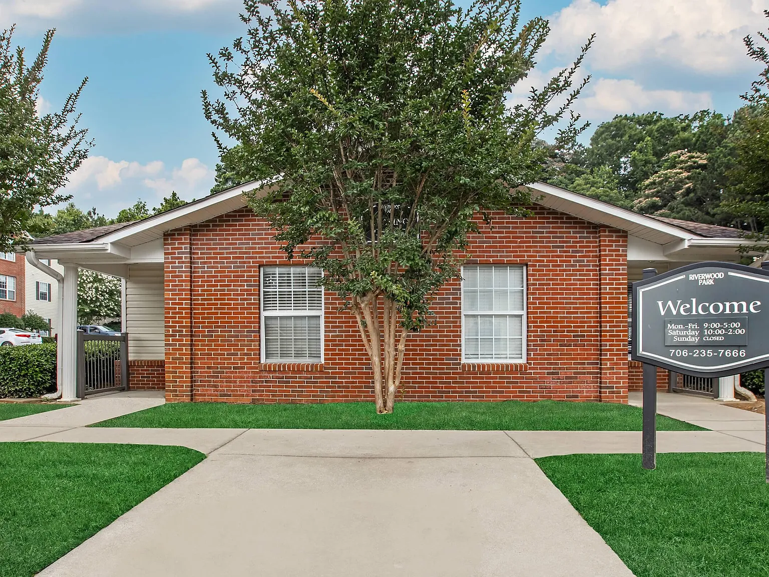 Riverwood Park Apartments — Photo 2