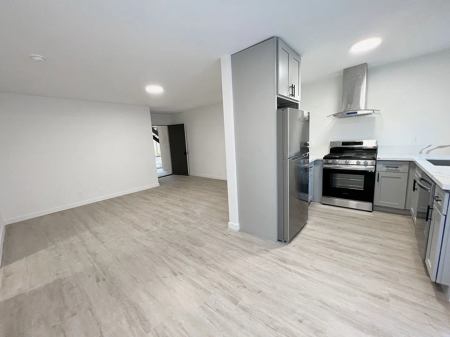 435 N. Euclid — Photo 3