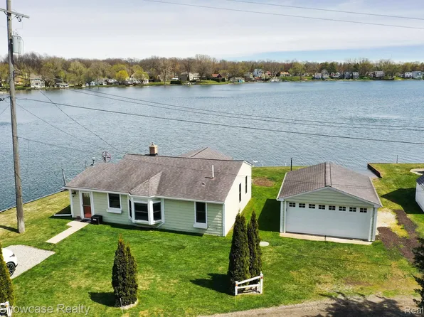 4278 Flynn Dr, Highland, MI 48356